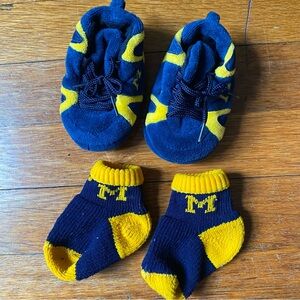 Go Blue University Michigan Wolverines Infant Newborn Socks & Boots 0-3 months